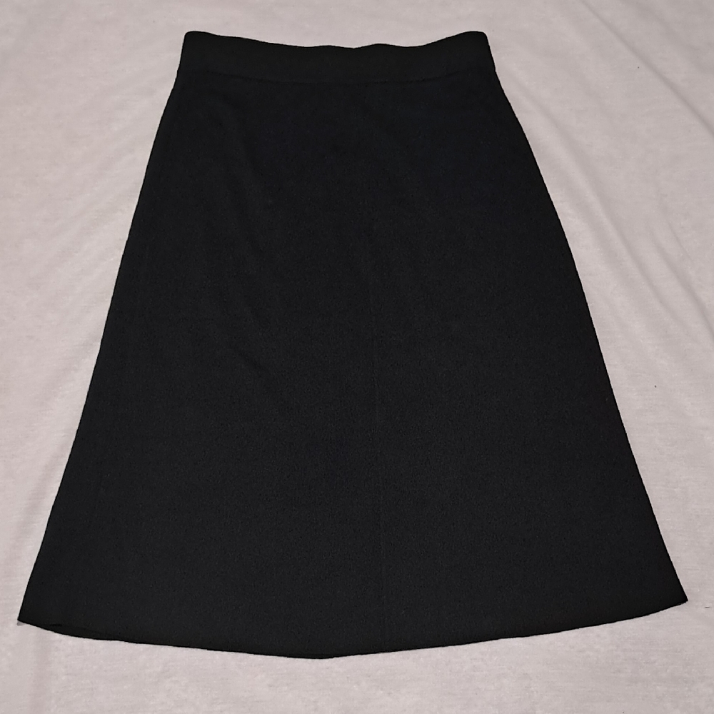 Banana Republic Knitted Stretch Midi Skirt. Black. Size Small.‎